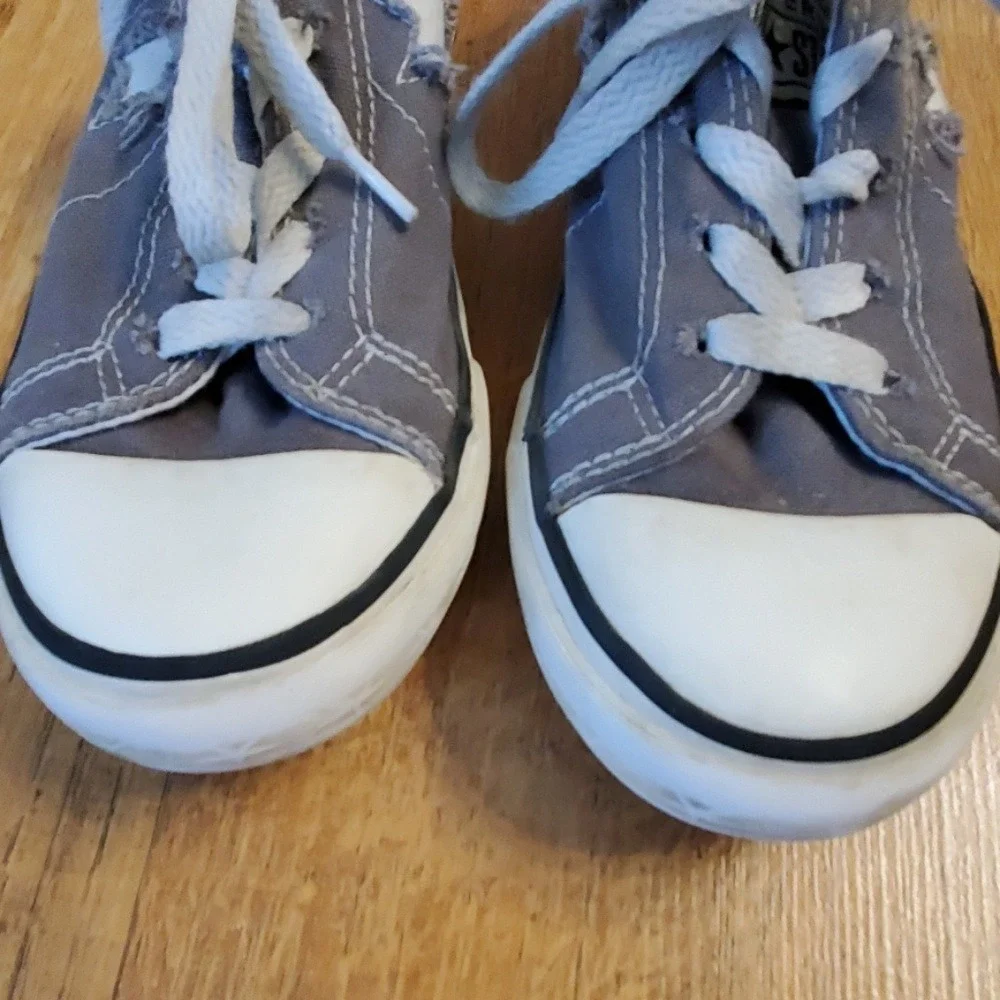 Converse Kids Grey and White‎ Size 2 One Star Sneaker Shoes